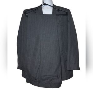 Men's Suit (42R) Austin Manor